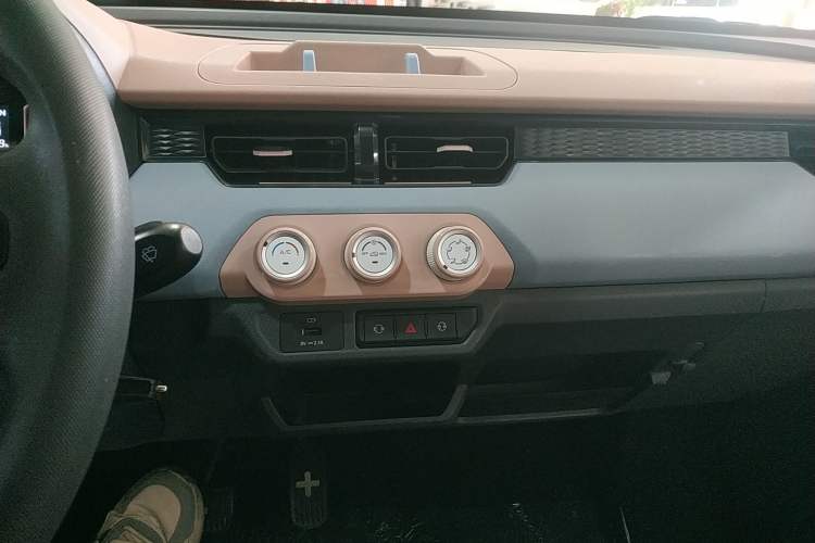 Used Chery QQ Ice Cream 2022 120km Milkshake Phosphate Lithium-Iron
