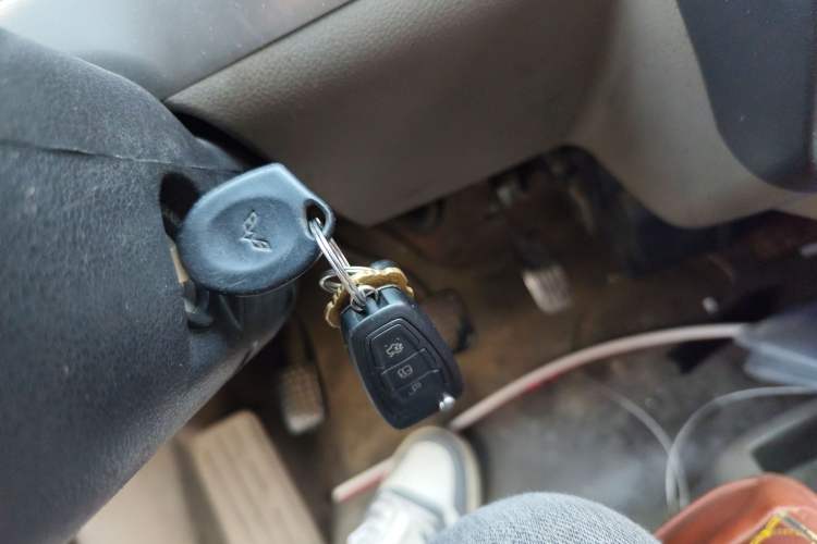 Used Wuling Rongguang 2011 1.2L Base Version
