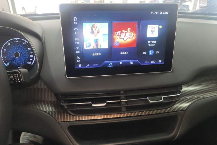 Used Hongqi E-QM5 2023 Revised Version Basic Travel Edition Audio And AC Panel