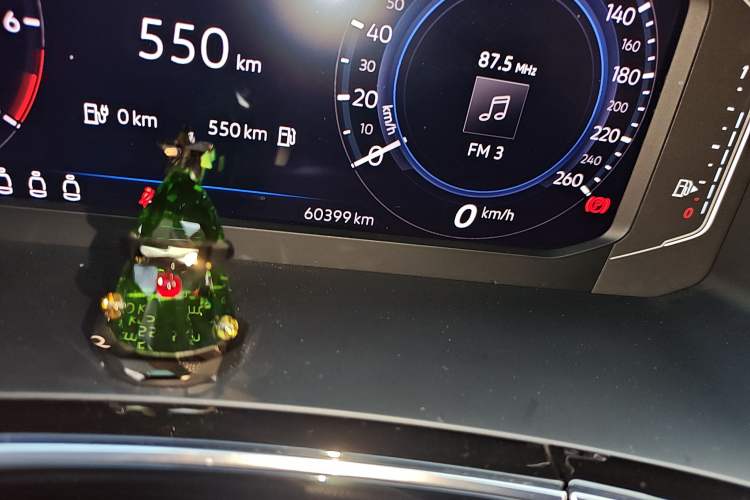 Used Volkswagen Tayron GTE Plug-in Hybrid 2020 1.4T Luxury Model Odometer Close Up