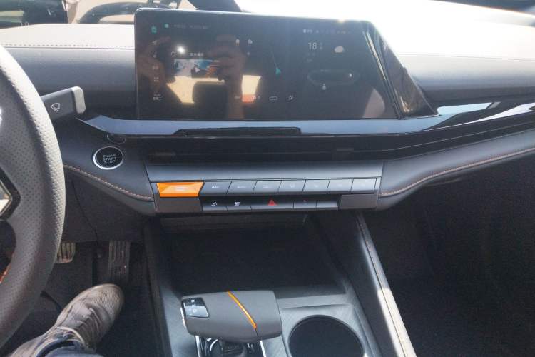 Used Changan UNI-V 2025 1.5T 500Bar High-Energy Version