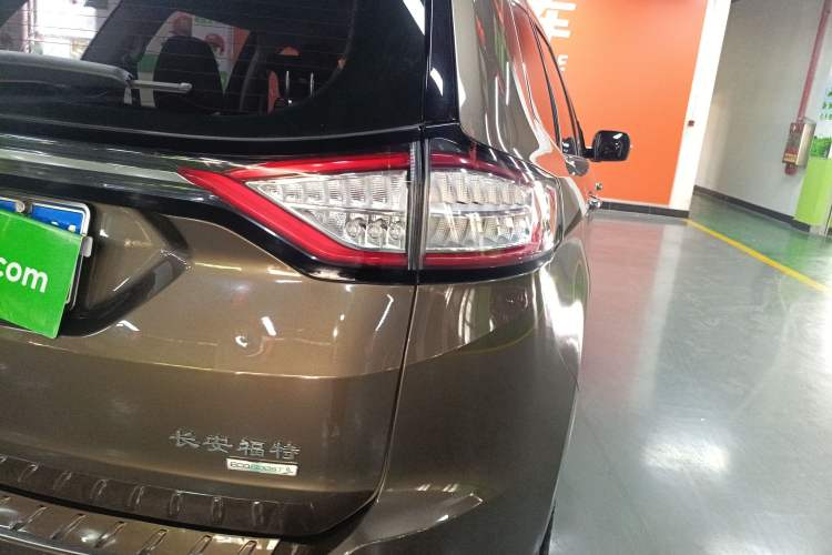 Used Ford Edge 2018 EcoBoost 245 Two-Wheel-Drive Platinum Edition 5 Seats