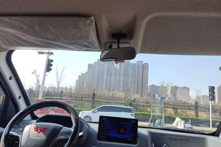 Used Wuling Yangguang 2024 300KM Comfort Version Passenger Van 75kW
