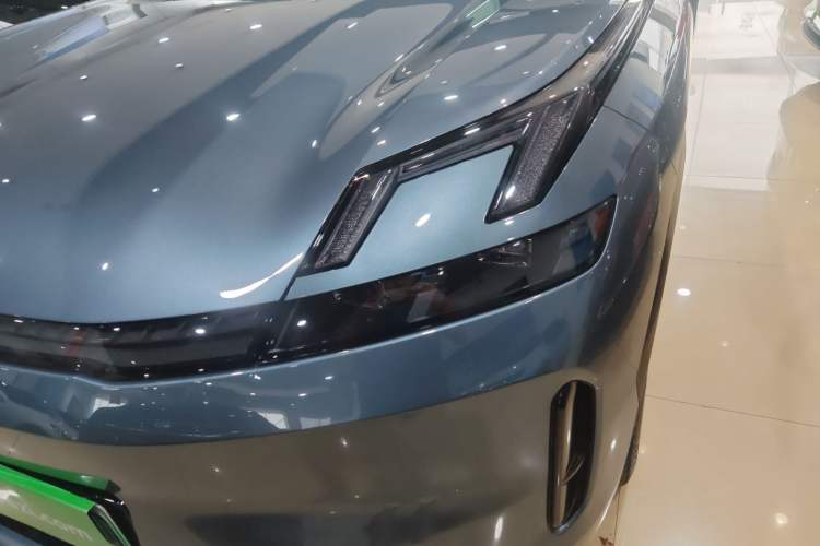 Used Lynk & Co 08 EM-P 2025 220 km All-Wheel-Drive Performance Halo