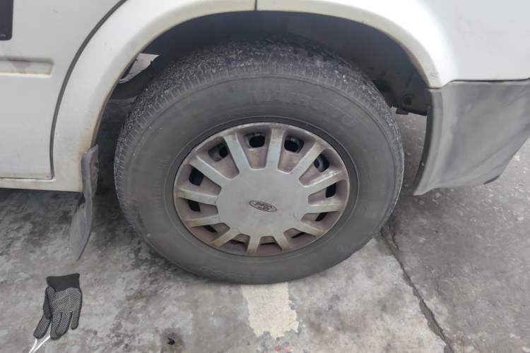 Used Ford Classic Transit 2016 2.8T Diesel Long-Wheelbase 6-Seater Mid-Roof Multifunction Vehicle JX493ZLQ4 Right Front Wheel Hub