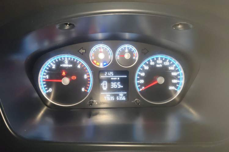 Used Foton Toano 2023 Urban Edition Multi-Function 2.0T Manual Short Wheelbase Mid-Roof Rear Single Tire – Available in 5/6/9-Seater Configurations