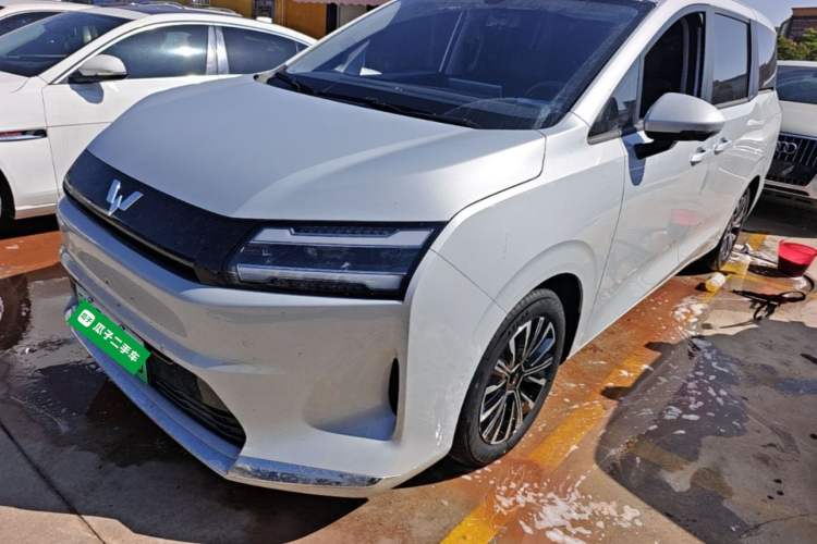 Used Wuling Starlight 730 2025 Model Pure Electric 500km Luxury Edition