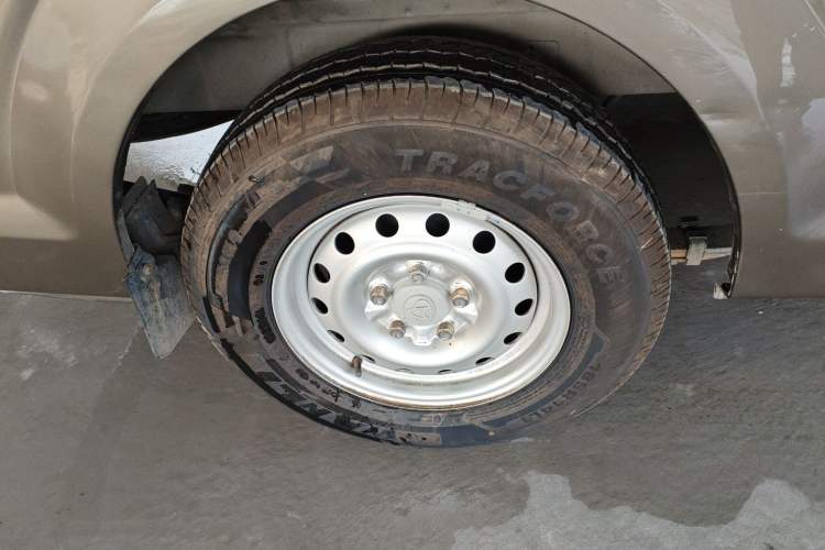 Used CHANGAN KUAYUE Xing V7 EV 2024 239 km Range Passenger Version Flagship Edition 6 Seats Right Rear Wheel Hub