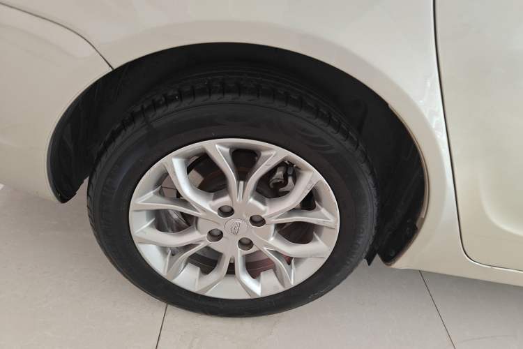 Used Geely Auto Vision 2018 1.5L Automatic Happiness Edition Right Rear Wheel Hub