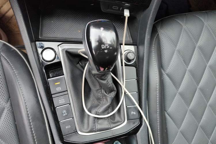 Used Volkswagen Sagitar 2023 280TSI DSG Excellence Edition Gear Lever