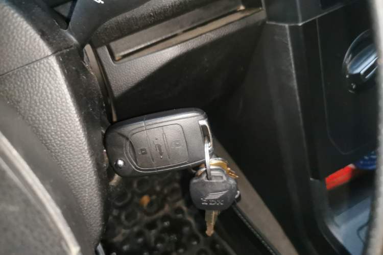 Used Wuling Hongguang PLUS 2019 1.5T Manual Standard Version 7 Seats Vehicle Key