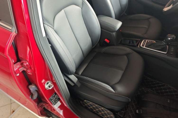 Used Roewe RX3 2020 18T Automatic 4G Connected Ultra-Cool Flagship Edition