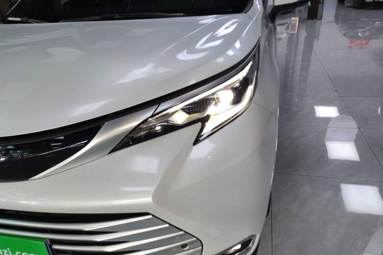 Used Toyota SIENNA 2023 2.5L Hybrid Deluxe Edition
