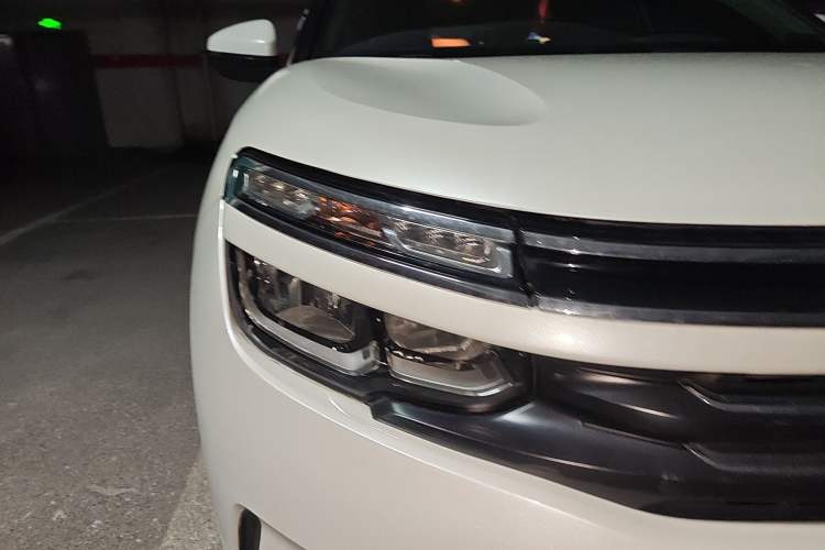 Used Citroen C5 AIRCROSS 2017 350THP Fashion Edition Right Front Headlight