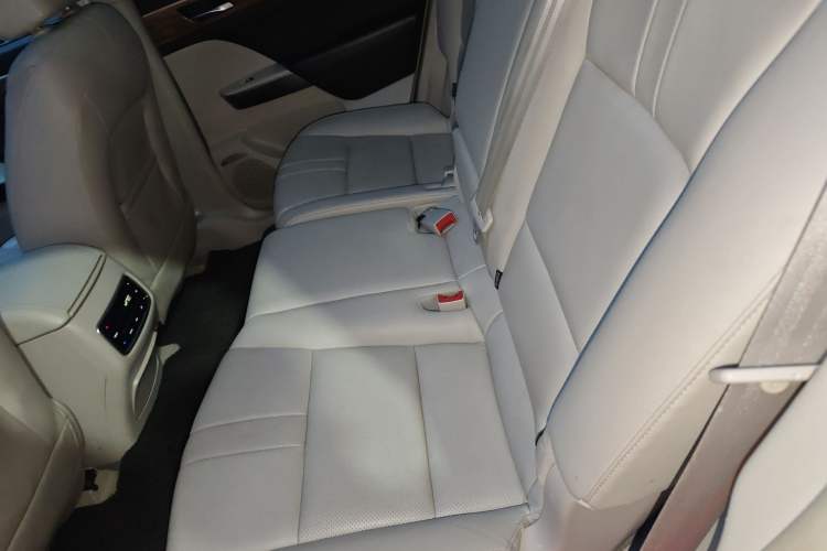 Used GAC Trumpchi GS8 2017 320T Two-Wheel Drive Luxury Smart Connectivity Version (7 Seats)