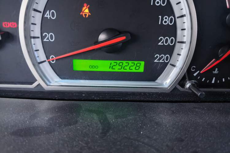 Used Chevrolet Epica 2012 1.8 Comfort Edition MT Odometer Close Up