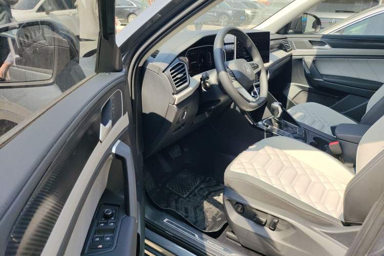 Used Volkswagen Tayron 2023 300TSI Two-Wheel-Drive Luxury Plus Advanced Edition Driver Seat