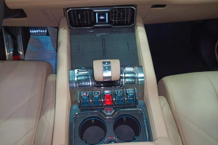 Used Formula Leopard 8 2025 Smart & Brave Flagship Edition 7 Seats Gear Lever