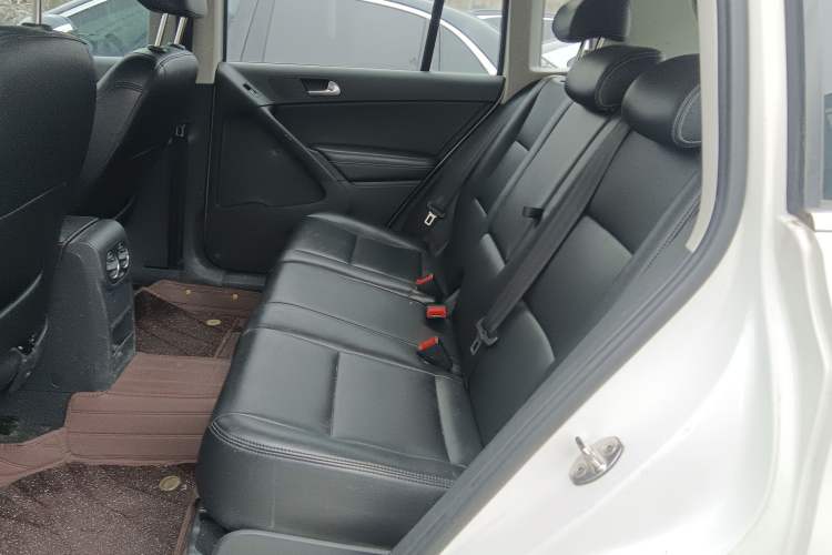 Used Volkswagen Tiguan 2017 300TSI Automatic Two-Wheel Drive Silk Road Luxury Edition Left Rear Seat