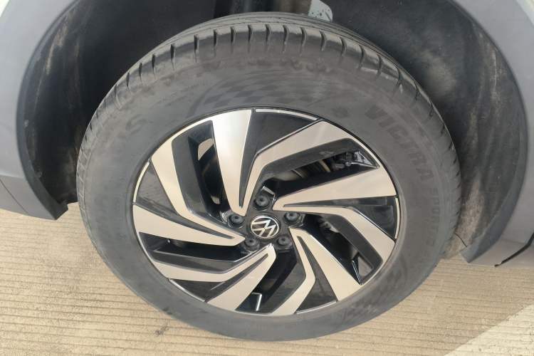 Used Volkswagen Tiguan L 2023 300TSI Automatic Two-Wheel Drive Smart Edition Right Rear Wheel Hub