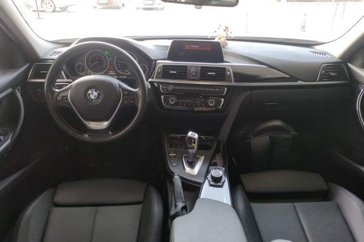 Used BMW 3 Series 2018 320Li Fashion Model Center Console