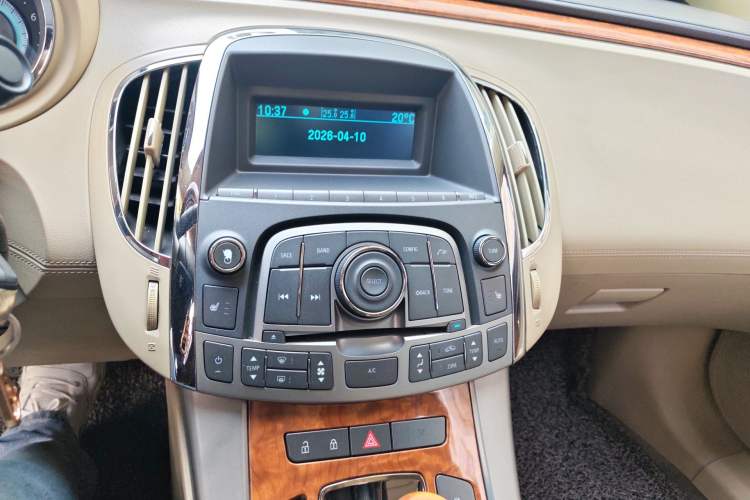 Used Buick LaCrosse 2012 2.4L SIDI Elegant Edition Audio And AC Panel