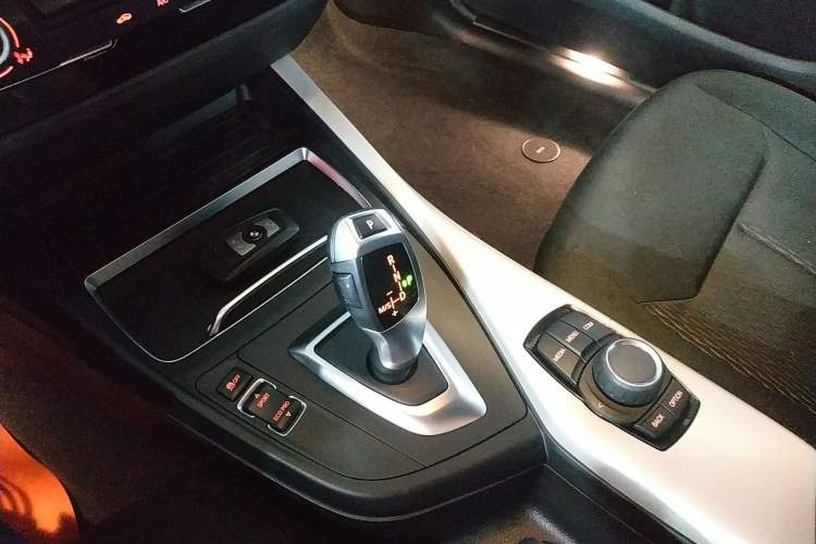 Used BMW 1 Series 2018 118i Leading Model Gear Lever