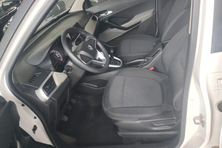 Used Baojun 510 2017 1.5L manual Comfort trim
