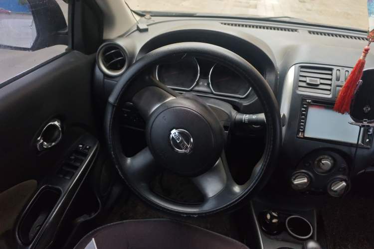 Used Nissan Sunny 2011 1.5XL Manual Deluxe Edition Steering Wheel