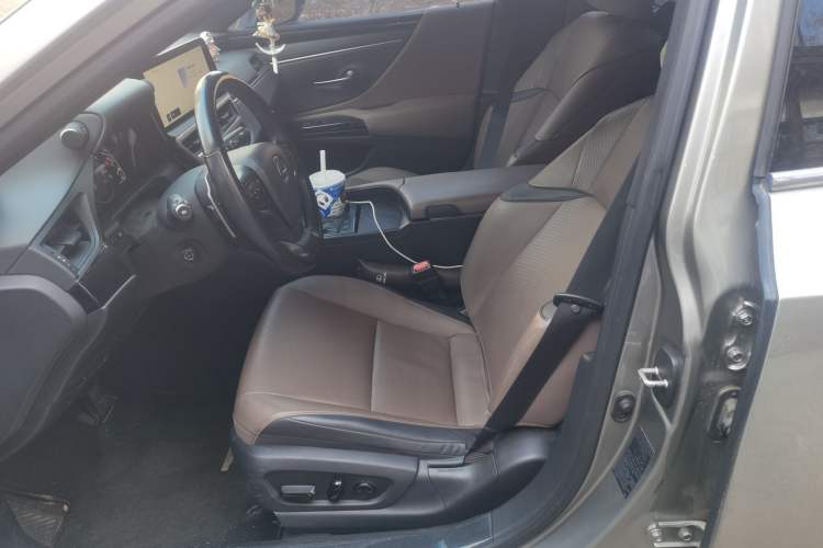 Used Lexus ES 2022 200 Excellence Edition
