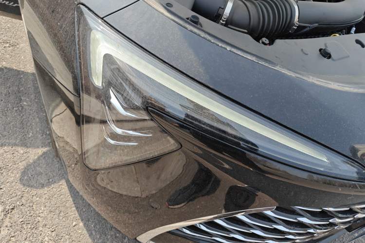 Used Buick LaCrosse 2025 Platinum Avia Edition Right Front Headlight