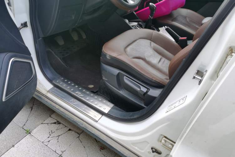 Used FAW Senya R7 2016 1.6L Manual Smart Version Driver Seat