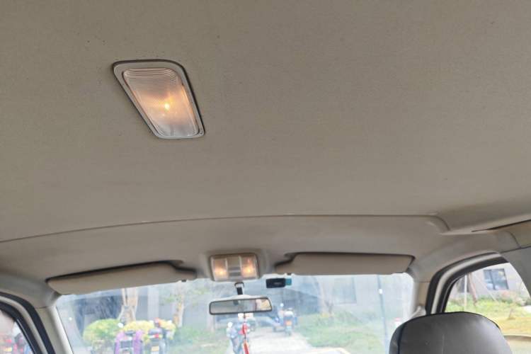 Used SAIC MAXUS Xintu V80 2017 2.5T AMT Aoyuntong National V Short Wheelbase Ultra-Low Roof 5/6/10-Seater
