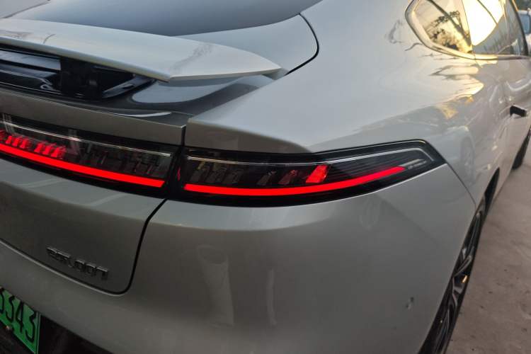 Used Dongfeng eπ eπ007 2025 Model Pure-Electric 565 All-Wheel-Drive Max Leading Edition Right Rear Taillight