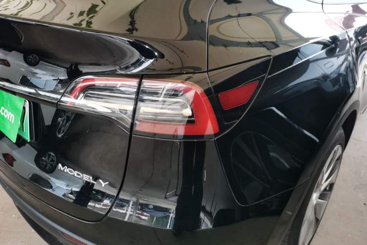 Used Tesla Model Y 2021 Long-Range All-Wheel-Drive Version 3D7
