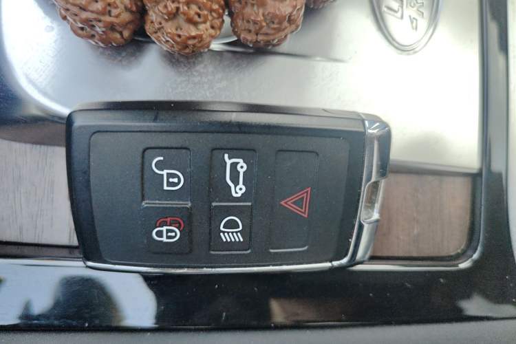 Used Land Rover Discovery Sport 2020 249 PS R-Dynamic Performance Edition Interior 1