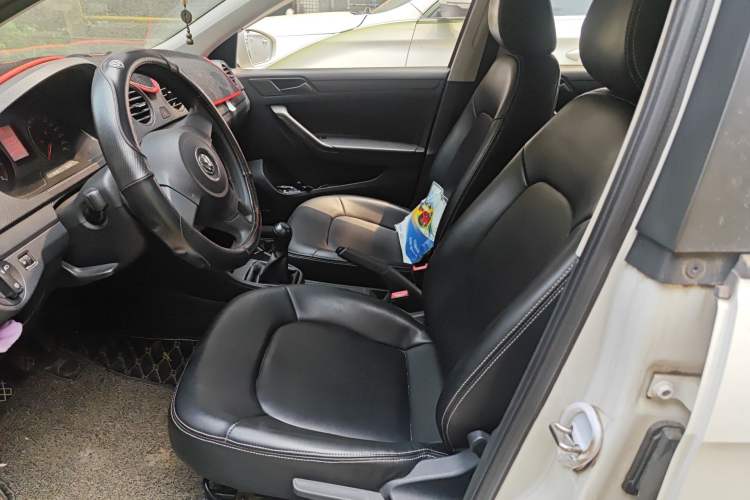 Used Volkswagen Jetta 2015 1.6L Manual Fashion Edition Left Front Seat