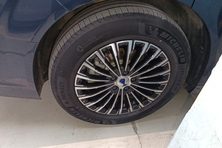 Used Denza D9 2022 EV 600 Four-Wheel Drive Prestige Model
