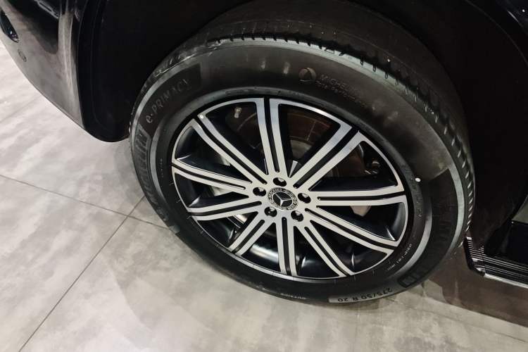 Used Mercedes-Benz GLE 2024 Refreshed GLE 350 4MATIC Stylish Edition Right Rear Wheel Hub