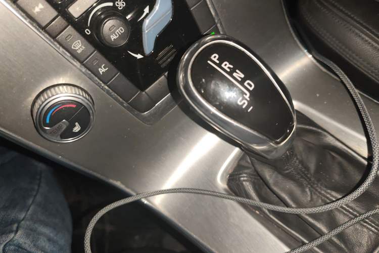 Used Volvo S60 2015 S60L 2.0T Zhiyuan Edition
