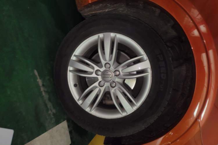 Used Audi Q3 2015 30 TFSI Comfort Model Right Front Wheel Hub