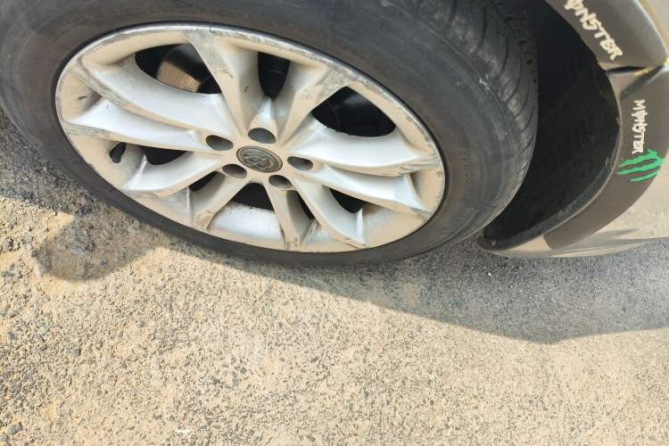 Used Brilliance H530 2011 1.6L Manual Luxury Model Right Front Wheel Hub