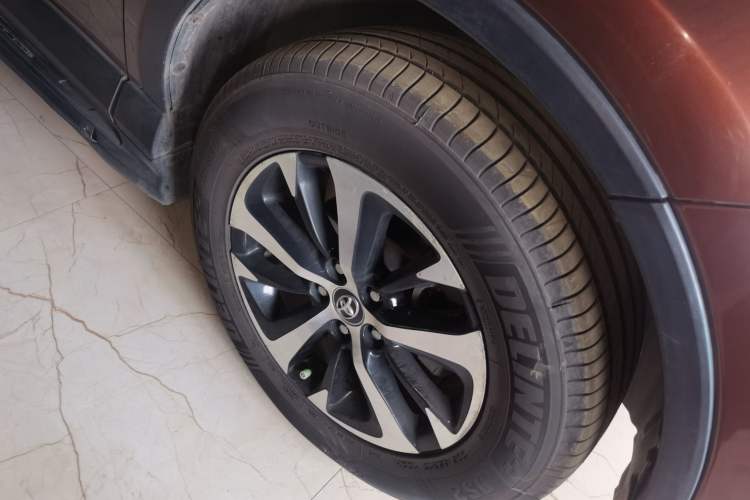 Used Toyota RAV4 2016 2.0L CVT Two-Wheel Drive Smart Edition China V Standard Right Front Wheel Hub