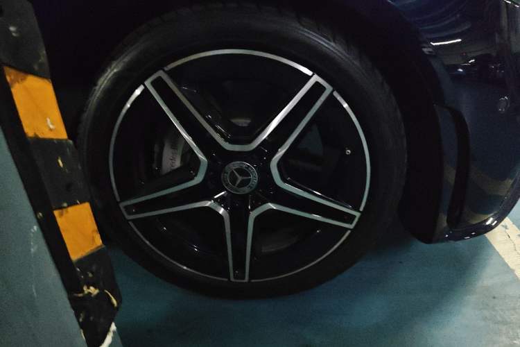 Used Mercedes-Benz CLS 2021 CLS 300 Luxury Model Right Front Wheel Hub