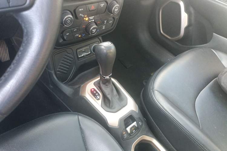 Used Jeep Renegade 2018 Connected Large Screen Version 180T Automatic Jingneng Version
