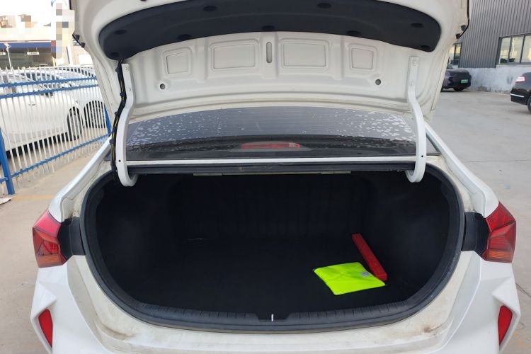 Used Hyundai Verna (new generation) 2020 1.4L Manual GLS Cool Edition Trunk