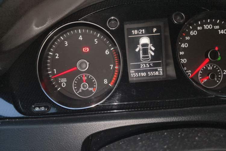 Used Volkswagen Magotan 2013 1.8TSI Luxury Model Odometer Close Up