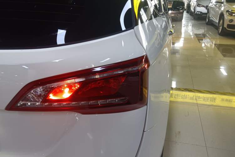 Used Baojun 730 2019 1.5L Manual Fashion Model 7-seater China VI