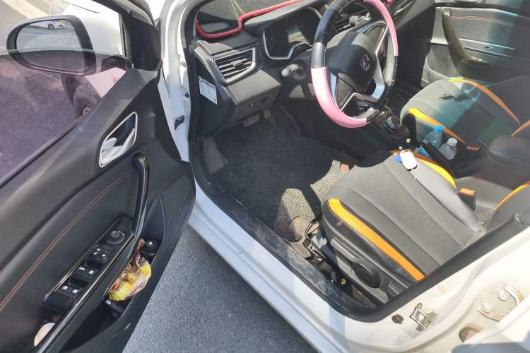 Used Baojun 310 2017 1.5L Automatic Fashion Model Driver Seat