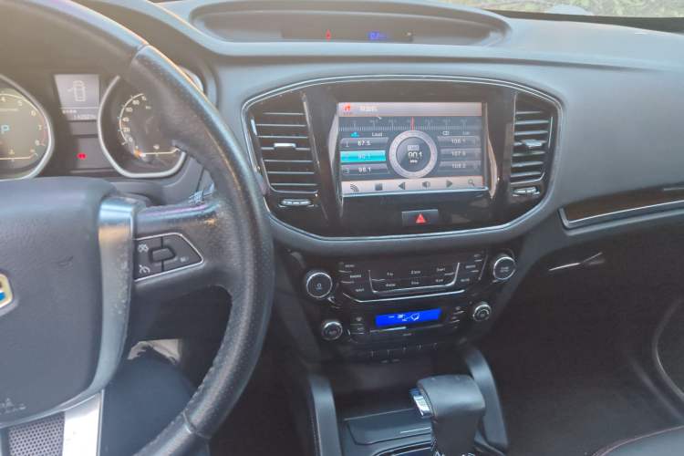 Used Geely Auto GX7 2015 Sports Edition 2.0L Automatic Luxury Upgrade Version China V Standard
